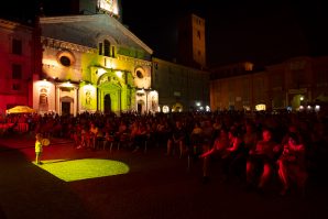 Il Centro storico di Reggio per la decima volta si tinge di rosa